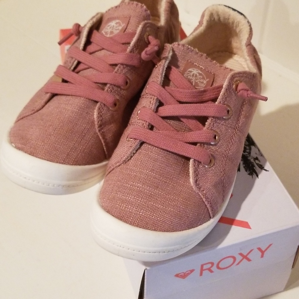 Roxy sneakers size 8